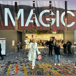 Meet your Posher, Stela